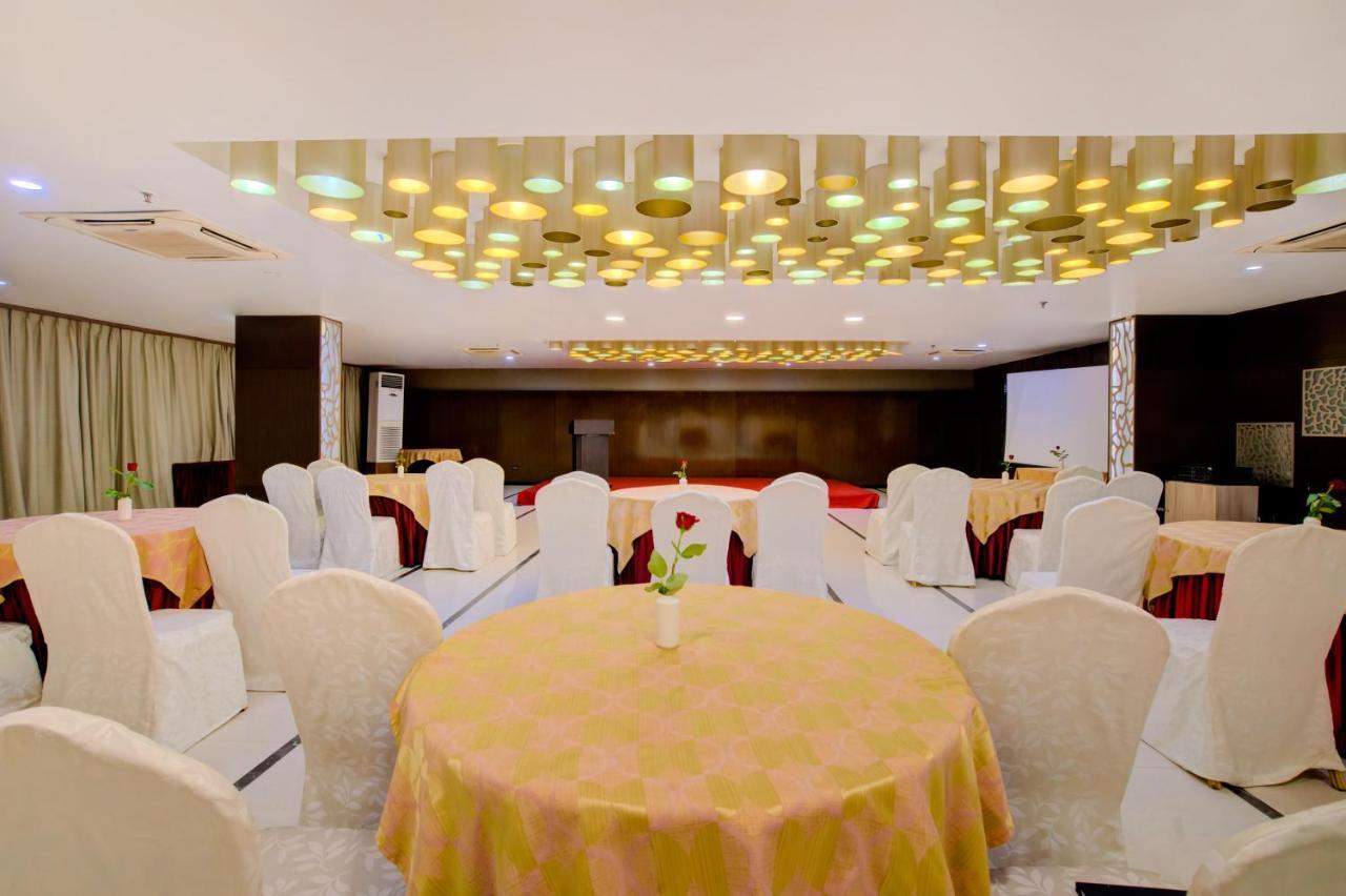 Milestone Hotel And Banquets Siliguri Zewnętrze zdjęcie
