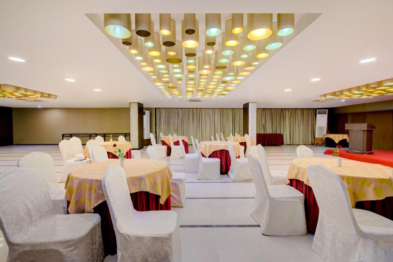 Milestone Hotel And Banquets Siliguri Zewnętrze zdjęcie